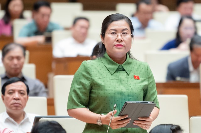 ĐBQH NGUYỄN THỊ MINH TRANG: QUYẾT LIỆT TRONG CHỈ ĐẠO ĐIỀU HÀNH ĐỂ CÓ GIẢI PHÁP CĂN CƠ GIẢI QUYẾT NHỮNG BẤT CẬP, TỒN TẠI